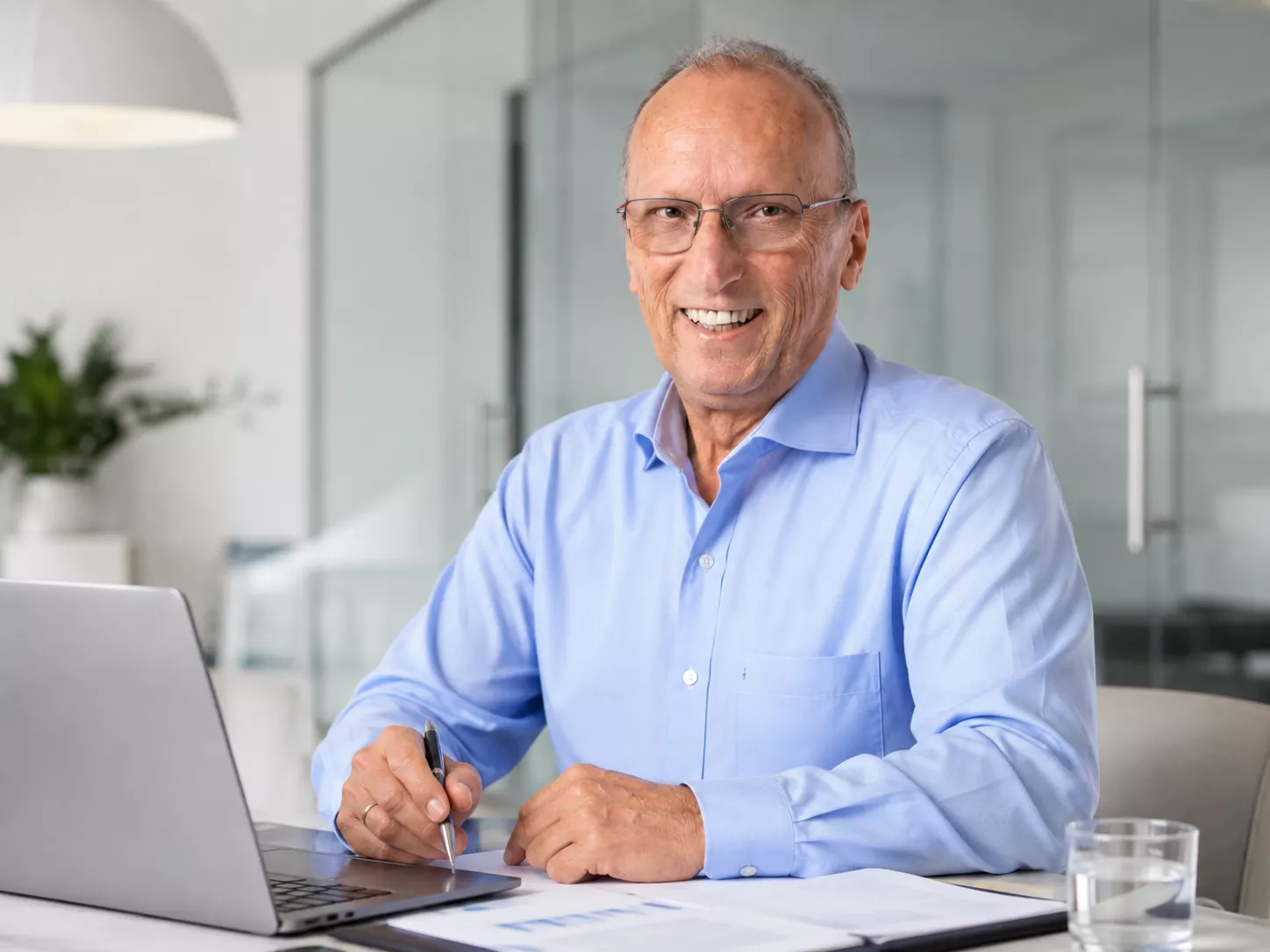 Hanspeter Brunner berät KMU bei der Planung und Umsetzung professioneller Webseiten.